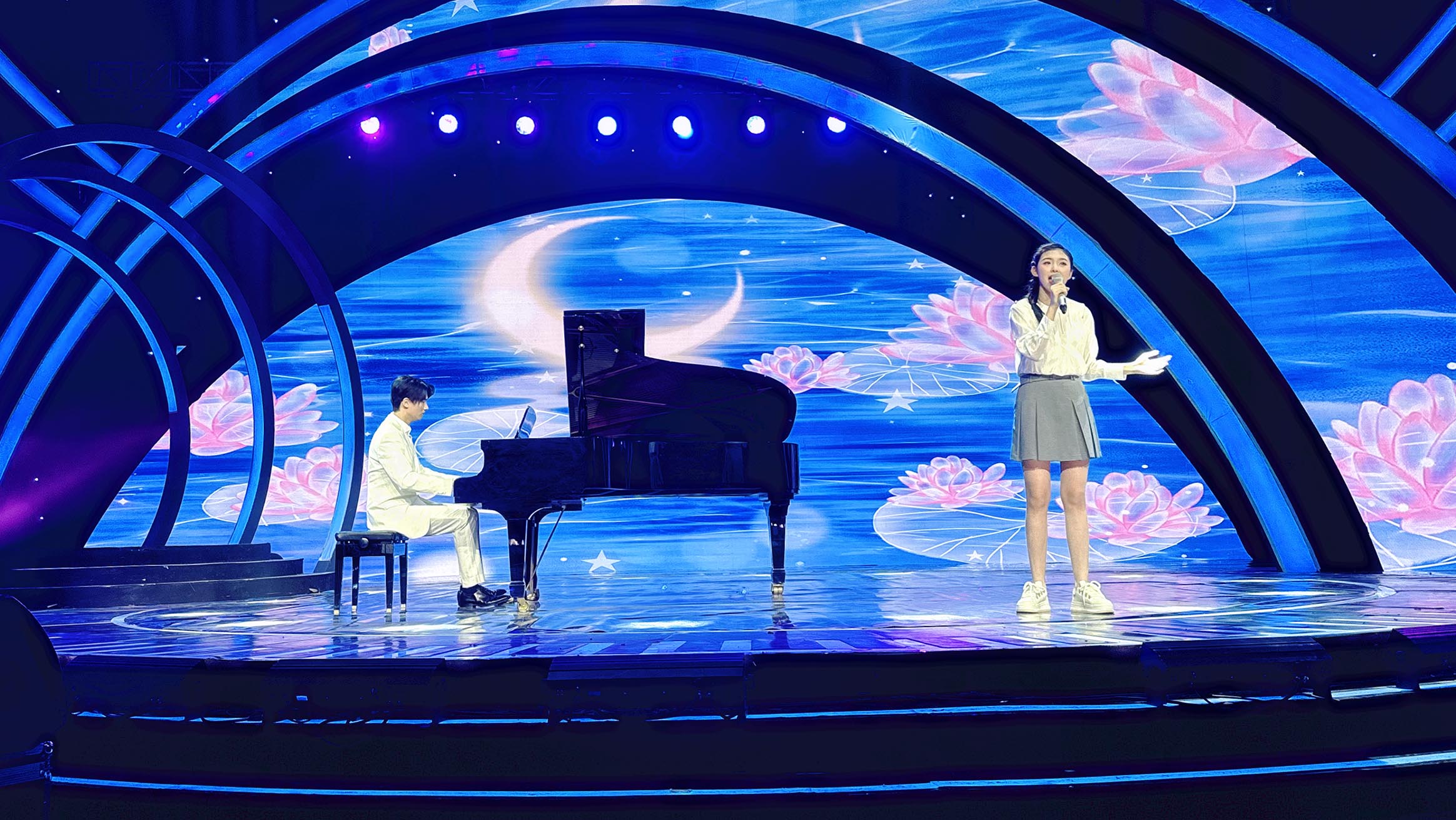 НОВОСТИ｜Китайский ансамбль «Волшебные пальцы» приглашен на запись программы CCTV-15  Фото: Центральное телевидение Китая